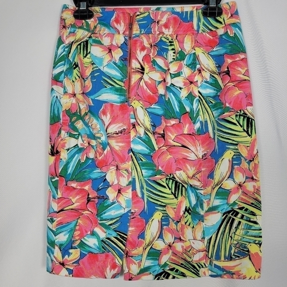 Loft Denim Pencil Skirt with a Floral Print in a Women's Size 0 - Picture 2 of 10